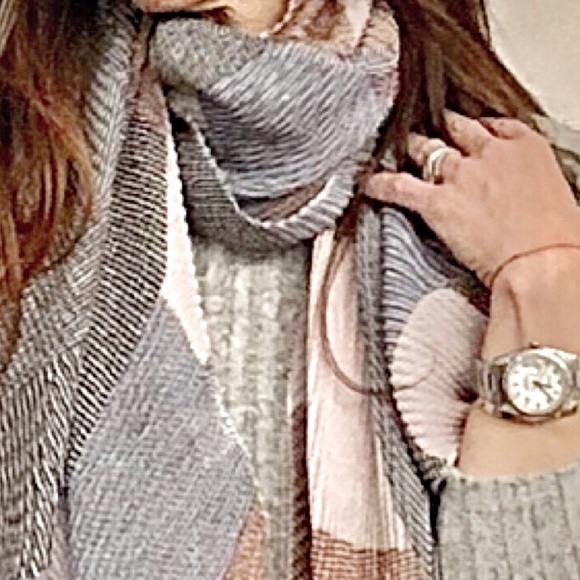 ✨LAST ONE✨Beautiful soft print scarf/shawl - Picture 4 of 6